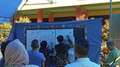 Suara ASR – Hugua Pepet Paslon Nomor 4 di TPS Tina Nur Alam Memilih