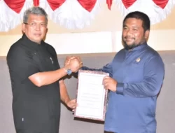 Pj Wali Kota Serahkan Ranperda APBD 2025 ke DPRD Kendari