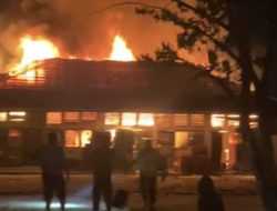 Bangunan Tempat Pelelangan Ikan Kendari Terbakar