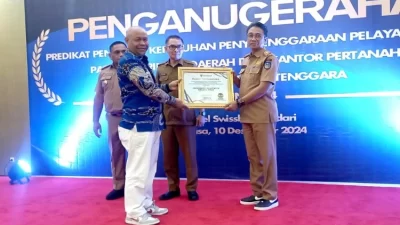 Pemkab Koltim Terima Penghargaan Penyelenggaraan Pelayanan Publik Tertinggi