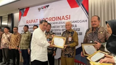 Sultra Raih Penghargaan Inovasi Konsolidasi Pengadaan Aspal Buton dari LKPP RI