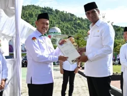 Pj Bupati Kolut Serahkan 12 Sertifikat Tanah untuk Masjid dan Madrasah