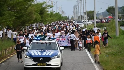 Ribuan Warga Ramaikan Jalan Santai HUT ke-21 Kabupaten Kolaka Utara