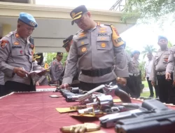 Pastikan Sesuai Prosedur, Kapolresta Kendari Periksa Kondisi Senjata Api Personel