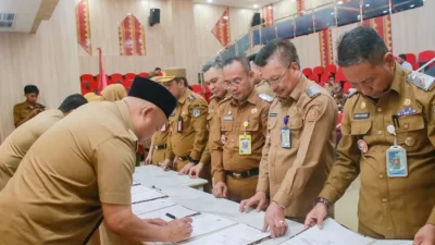 Pejabat Pemkot Kendari Teken Perjanjian Kinerja, Pj Wali Kota Tekankan Hal Ini