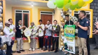 Bersama PT SDP, Maxcell Serahkan 1 Unit Rumah untuk Pemenang Gebyar Spektakuler