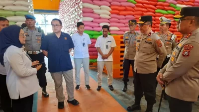 Tinjau Gudang Bulog, Kapolda Sultra Pastikan Stok Aman dan Distribusi Lancar