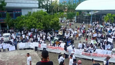 Tolak Penundaan Pengangkatan, Ratusan CPNS dan PPPK Demo di DPRD Sultra