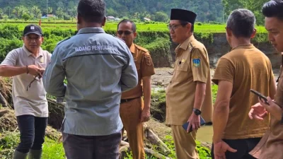 Wabup Koltim Tinjau Bendungan dan Jembatan Jebol di Mowewe