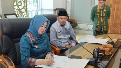 Siska-Sudirman Tunaikan Kewajiban Bayar Zakat Fitrah Lewat Baznas