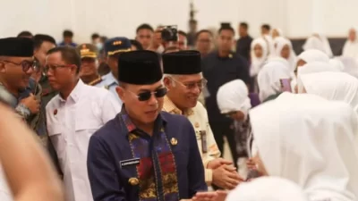 Gubernur Sultra Rogoh Kocek Pribadi untuk Uang Saku CJH, Total 2,4 Miliar