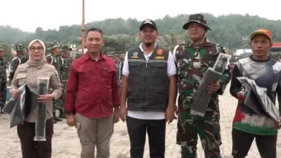 Libatkan Berbagai Pihak, Pemkot Gelar Wisata Pungut Sampah di Teluk Kendari