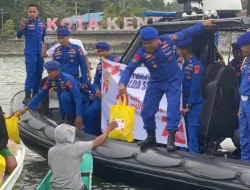 Ditpolairud Polda Sultra Berbagi Sembako dengan Nelayan Teluk Kendari