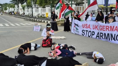 Aksi Teatrikal ‘March to Gaza’ Free Palestine Network Kendari Warnai Arena CFD