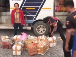 Polisi Sita Belasan Jerigen Miras Tradisional di Terminal Baruga, Diselundupkan Lewat Bus DAMRI