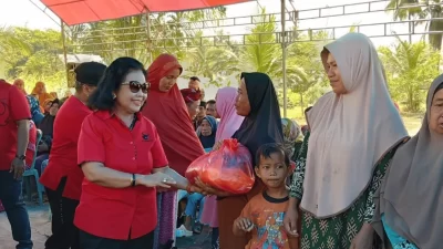 Sapa Wong Cilik di Konawe, 3 Srikandi PDIP Bawa ‘Buah Tangan’ untuk UMKM hingga Petani