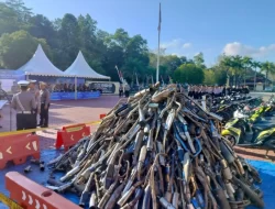 Ratusan Knalpot Brong Hasil Operasi Patuh Anoa 2025 Dimusnahkan