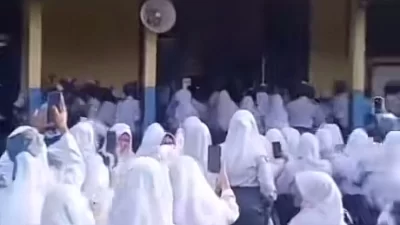 Demo Pelajar SMA Negeri 2 Wangi-wangi Tuntut Transparansi Dana Operasional Sekolah