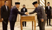 Prosesi pelantikan Prof Armid Resmi menjadi Rektor Universitas Halu Oleo Periode 2025-2029 oleh Sesjen Kemdiktisaintek, Togar Mangihut Simatupang di Jakarta pada Jumat (1/8/2025) siang