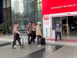 Terjaring OTT, Bupati Koltim Abdul Azis Tiba di Gedung KPK