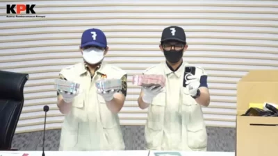 Terima Suap Rp1,6 Miliar, Bupati Koltim Beli iPhone 16 Pro Max