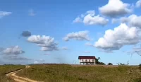 Langit cerah dari desa terpencil di Kabupaten Kolaka, Sulawesi Tenggara, bernama Desa Mataosu / Dok. HaloSultra.com