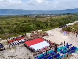 HUT RI ke-80 di Buton Selatan: Bentangkan Bendera Merah Putih Besar di Bukit Lambau