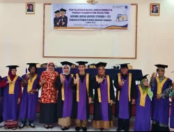 30 Lansia di Wakatobi Diwisuda S1, Bupati: Wujudkan Kemandirian Berdaya di Hari Tua