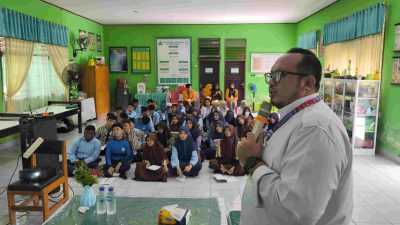 Fakultas Kedokteran UHO Beri Edukasi Narkoba dan Konseling Kesehatan Jiwa Remaja SMPN 2 Kendari