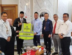 Pemkot Terima Bantuan 350 Rompi dari Bank Sultra untuk Jukir Kendari