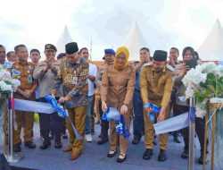 Kapal Pinisi Wisata Kendari Meambo Resmi Berlayar di Teluk Kendari