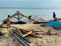 Rumah Warga di Pulau Saponda Porak-poranda Diterjang Badai