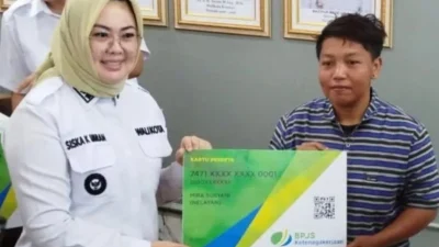 Pemkot Salurkan Kartu BPJS Ketenagakerjaan untuk 1.500 Pekerja Informal di Kendari