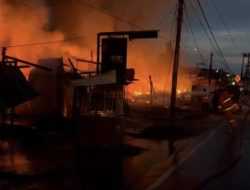 15 Kios-Ruko di Pasar Anduonohu Kendari Hangus Terbakar