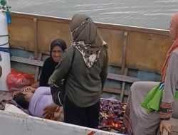 Warga di Kabaena Sewa Kapal Rp3 Juta Demi Dirujuk ke RS