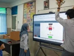 Kemendikdasmen Distribusikan 4.080 Smartboard untuk Satuan Pendidikan di Sultra